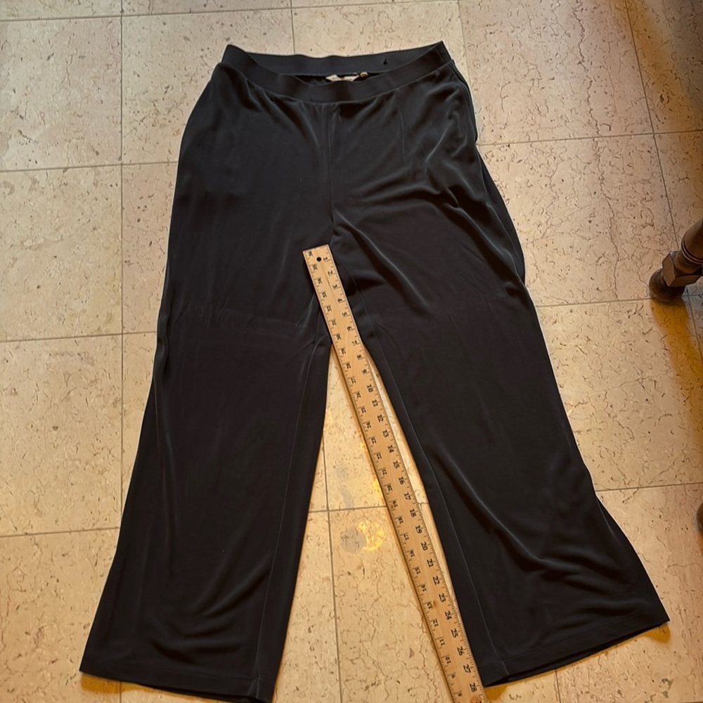 Very soft and stretchy Soft Surroundings gray slip on pants size L